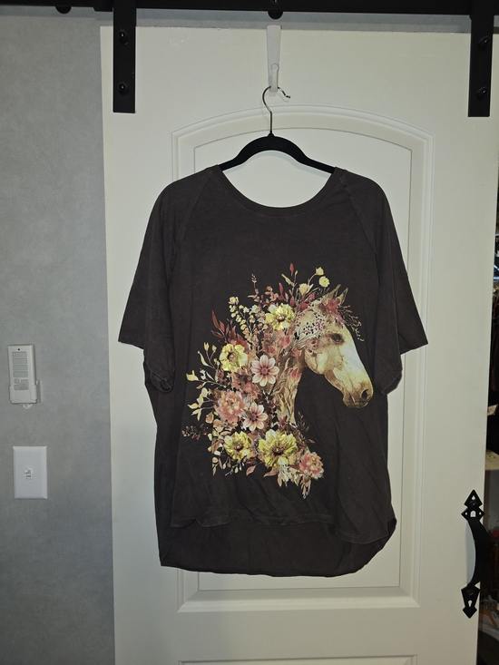 Tops - Floral Horse Graphic Tee - Dark Brown